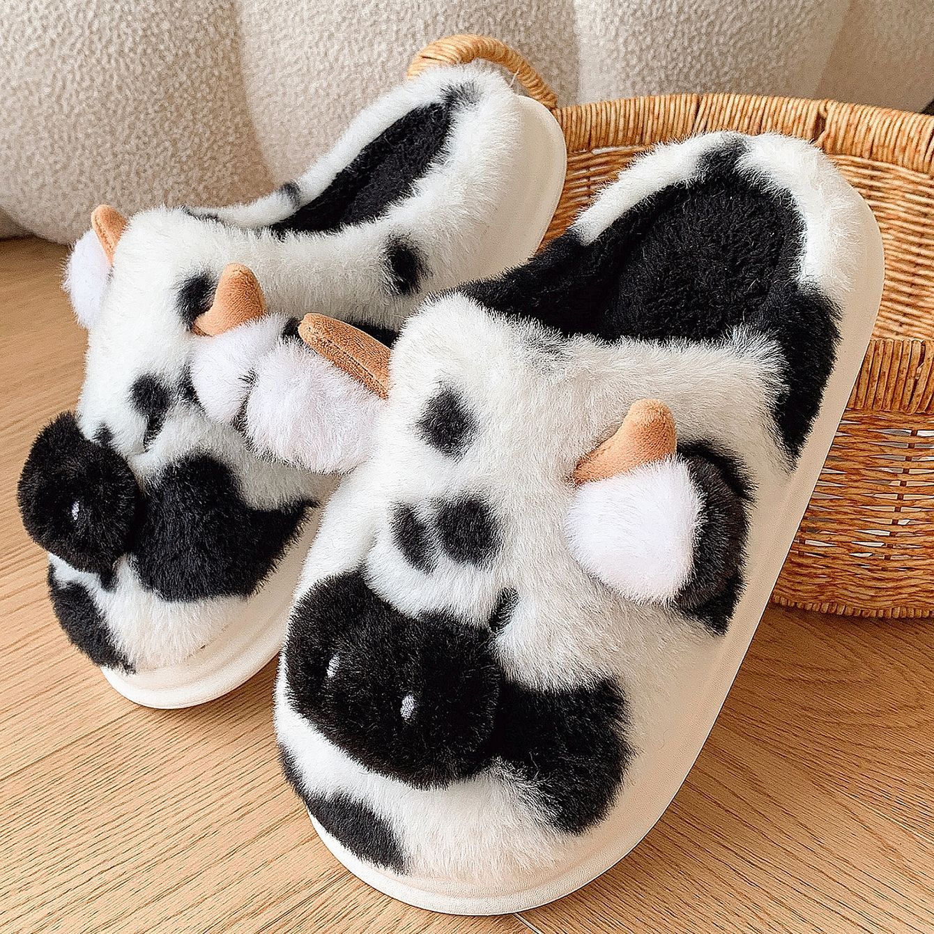 Moozy Slippers Cow V2
